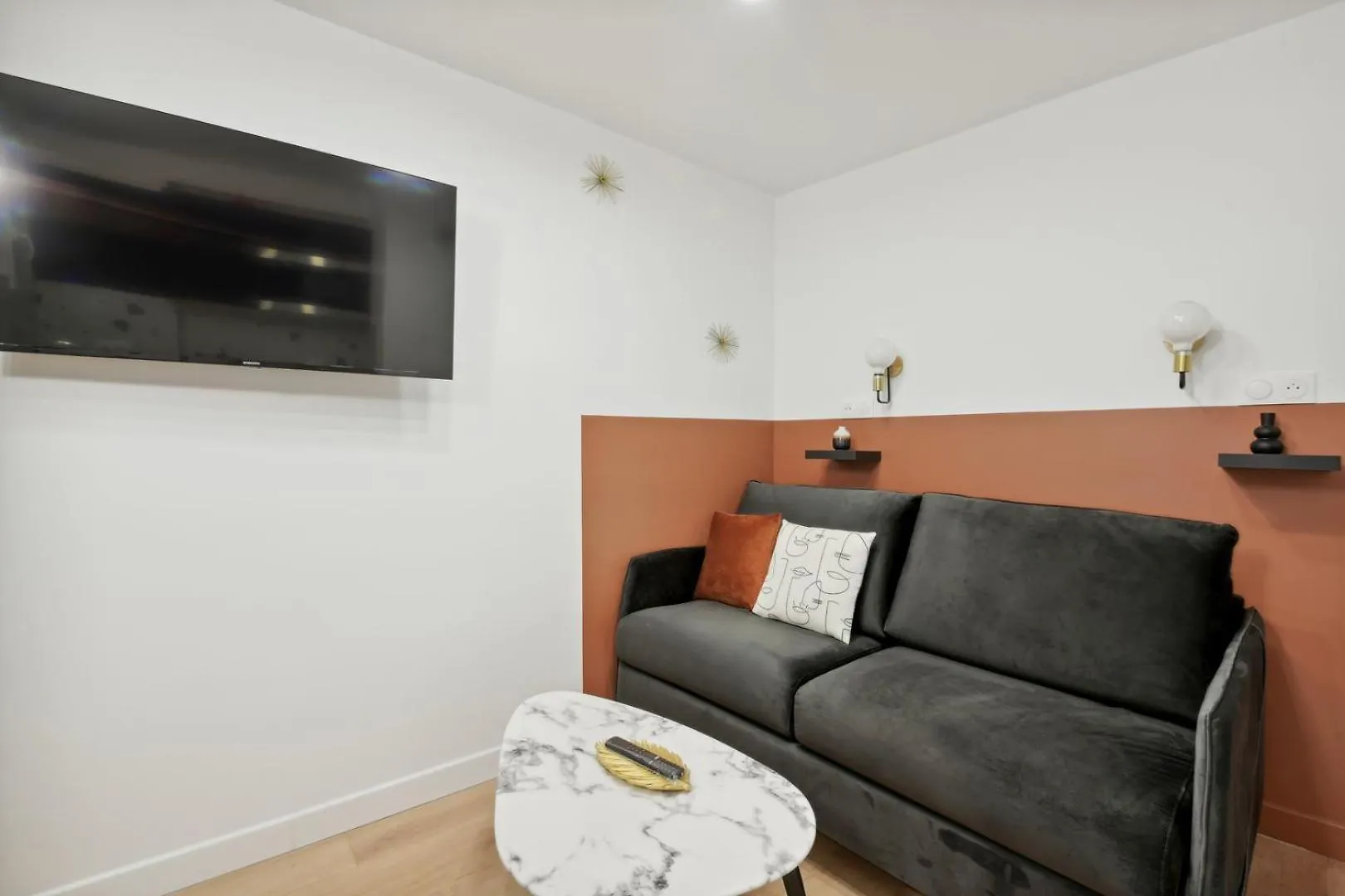 342 Suite Elena - Stunning Parisian Apartment  باريس