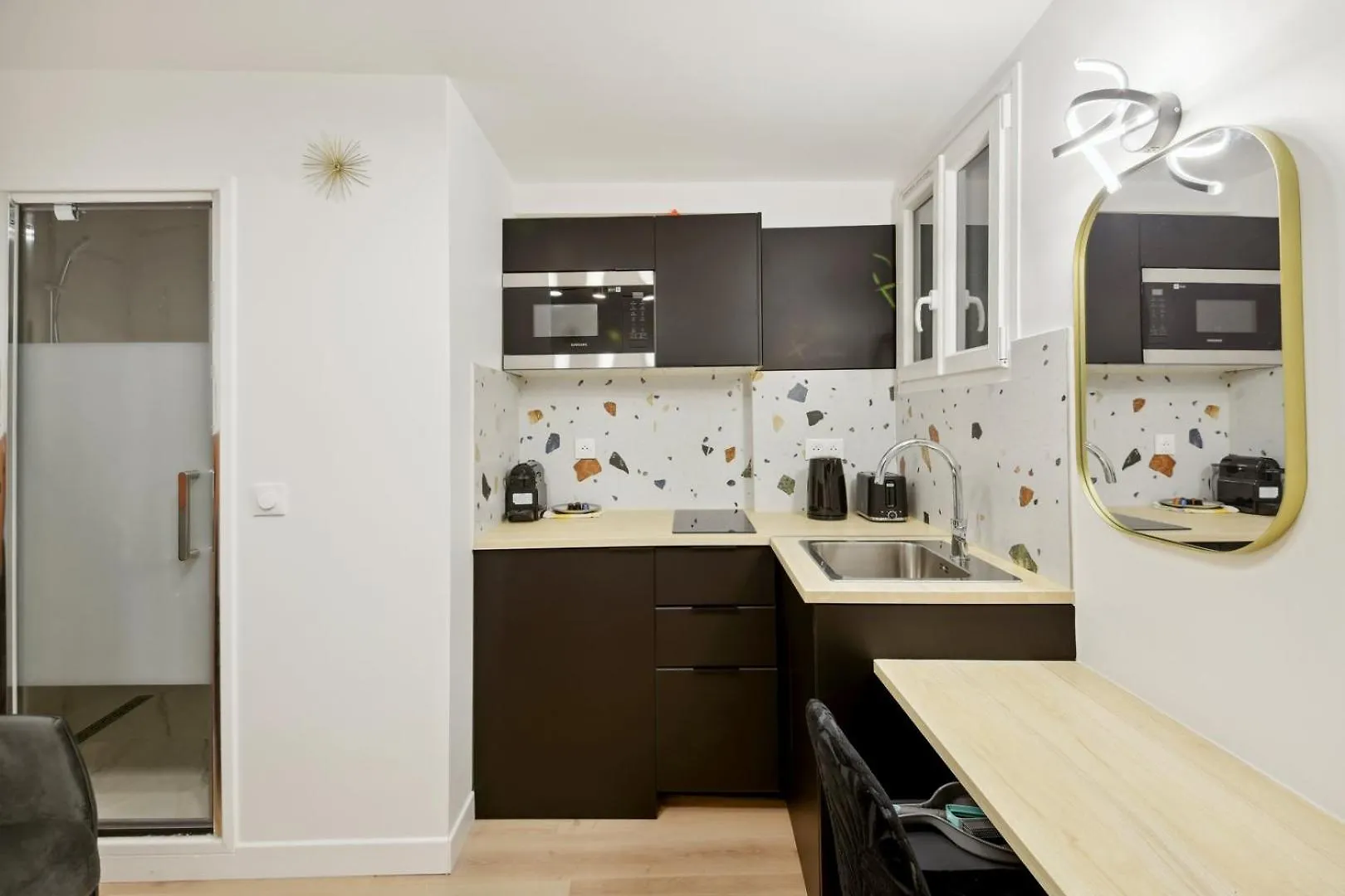 342 Suite Elena - Stunning Parisian Apartment  باريس